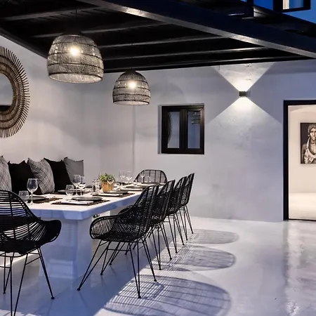 Phenomenal Mykonos Julietta 5 Bedrooms Private Jacuzzi וילה